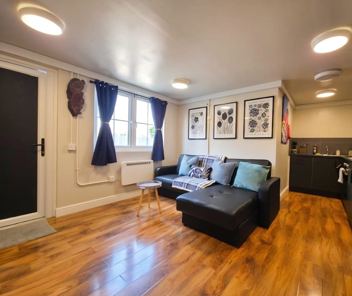 Private Garden Suite near Heathrow — interior